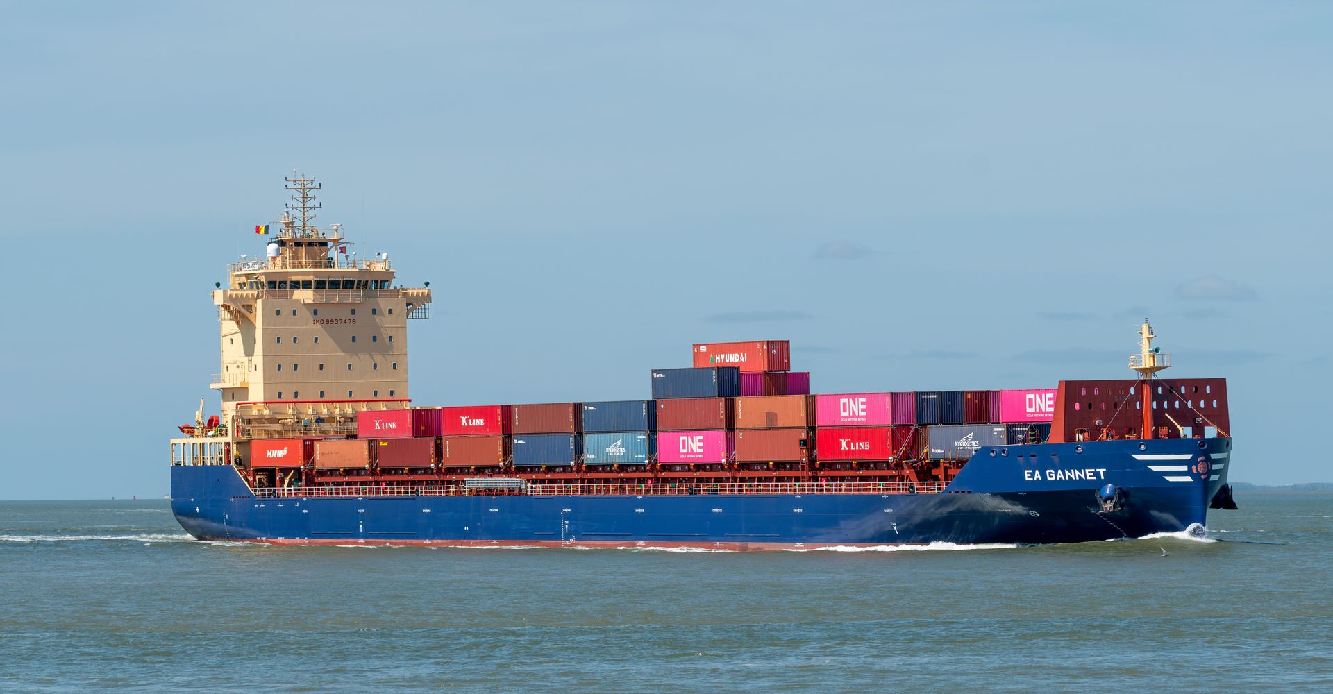Navio de carga em operação de comércio exterior